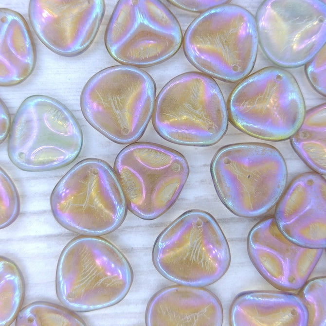 10 x large rose petals in Smoked Topaz Lustre (14x13mm)