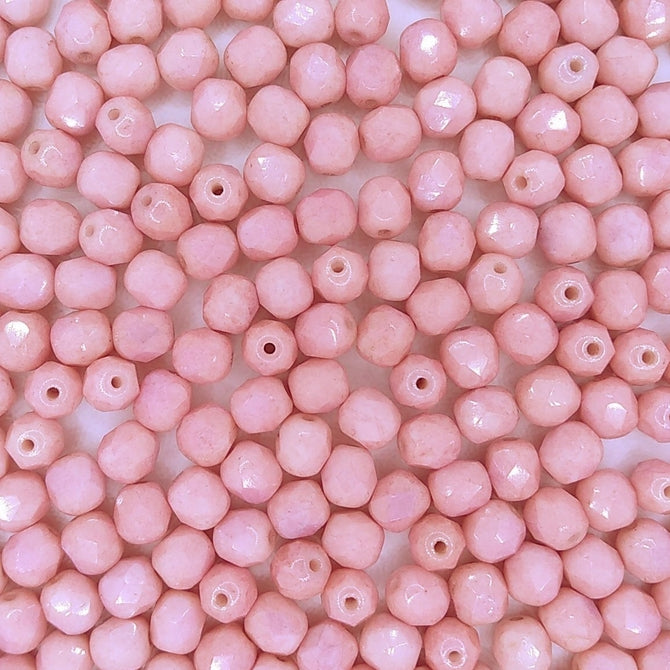 50 x 6mm faceted beads in Chalk White/Lila Lustre