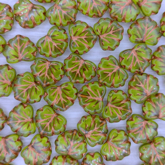10 x Maple leaves in Olivine with Copper veins (13x11mm)