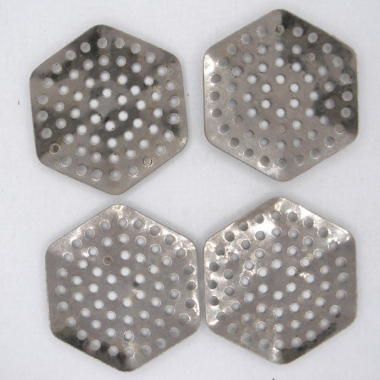 M42 - 2.2cm hexagonal sieve in Silver (1950s)