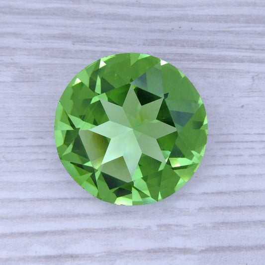 27mm Chaton in Peridot (Aurora)