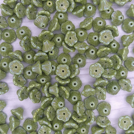 25 x flower cups in Green Rainbow (7x5mm)