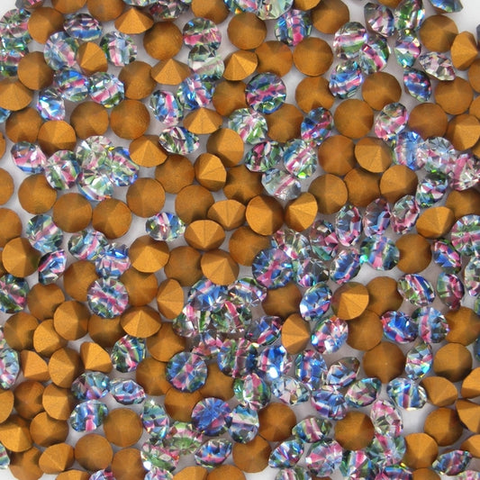 SS18 chaton in Rainbow (Vintage Austrian)