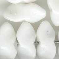 8 x propeller shaped beads in White (1950s) 14x7mm