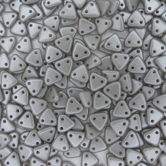 50 x CzechMate triangles in Pearl Coat Silver