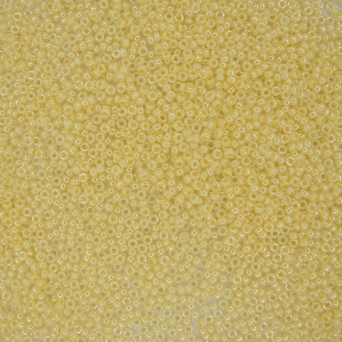 0527 - 5g Size 15/0 Miyuki seed beads in Buttercream Ceylon