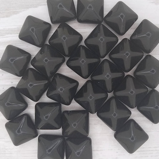 2 x 12mm pyramids in Black