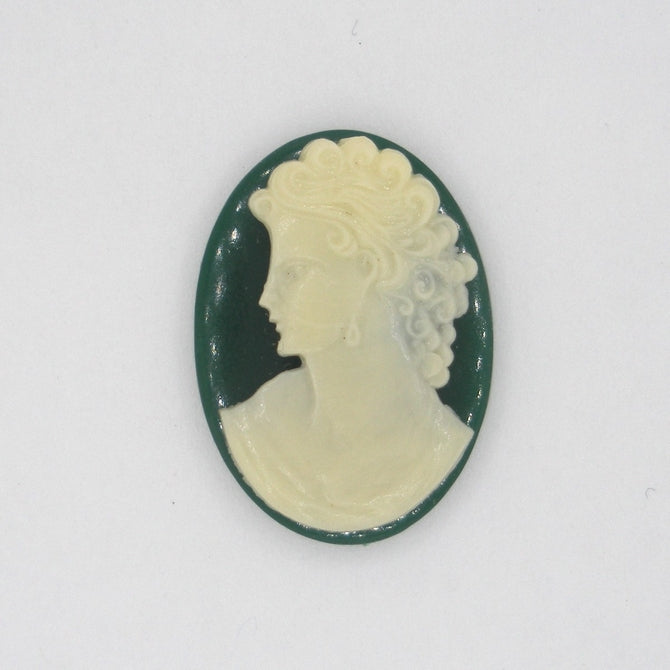 Cam24 - 25x18mm Cameo in Emerald Green (Vintage)