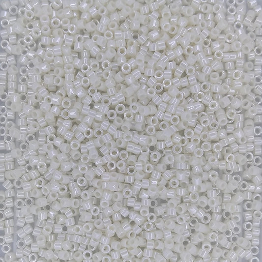 DB0203 - 1g Size 11/0 delicas in Cream Ceylon