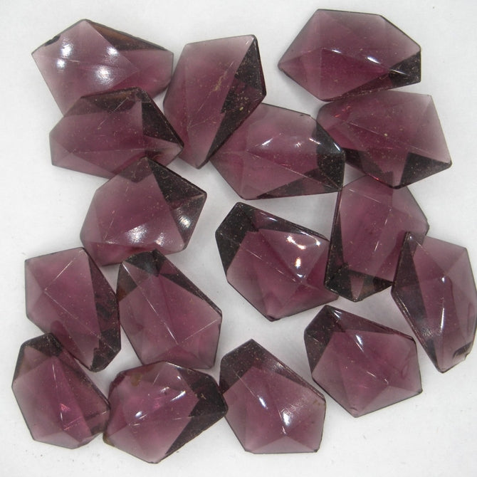 Cab56 - 18x12mm cabochon in Purple (Vintage)