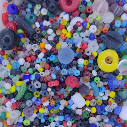 10g x Mix of beads (vintage Czech)