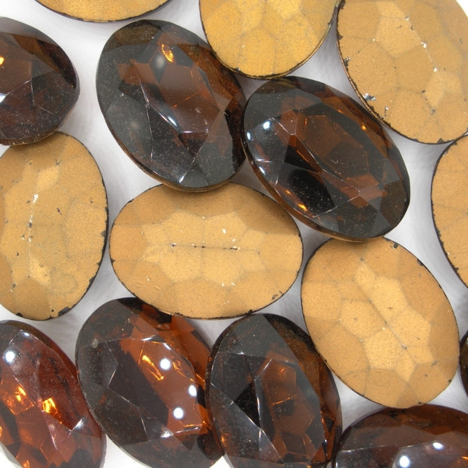 Cab55 - 25x18mm oval cabochon in Brown (Vintage)