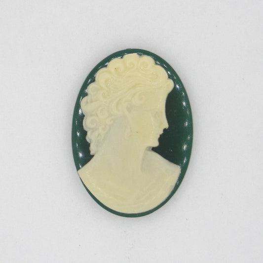 Cam28 - 25x18mm Cameo in Emerald Green (Vintage)