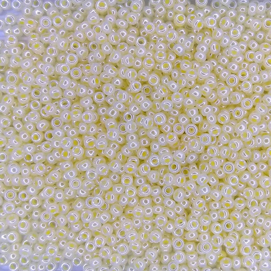 0527 - 10g Size 11/0 Miyuki seed beads in Buttercream Ceylon