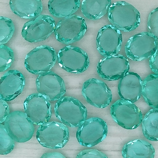 Cab135 - 10x8mm oval cabochon in Green Turquoise (Vintage)