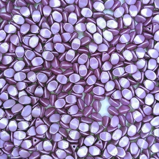 50 x pinch beads in Pastel Lila (3x5mm)